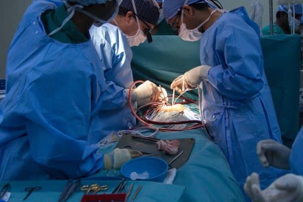 Комплексная операция по удалению опухоли шейного нервного сплетения
